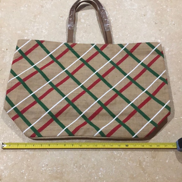 Handbags - Adorable Christmas looking tote